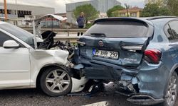 Kocaeli’de 5 otomobil zincirleme kazaya karıştı