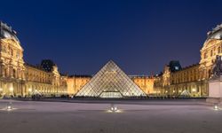 Louvre Müzesi yeniden ziyarete açıldı