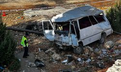 Tarım işçilerini taşıyan minibüsün şarampole yuvarlandığı kazada ölü sayısı 5'e çıktı