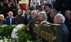 Eski Başbakan Mesut Yılmaz kabri başında anıldı