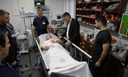 Nöbet tutan polis memuru, kolundan bıçaklandı