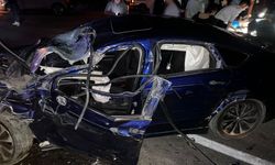 Otomobil, TIR’a arkadan çarptı: 1’i ağır, 5 yaralı