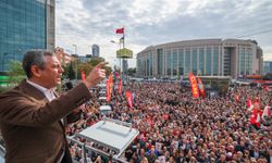 Özgür Özel, Çağlayan Adliyesi’nden seslendi: 'Zalimler kaybedecek, biz kazanacağız'