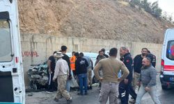 Şırnak'ta yolcu minibüsü ile hafif ticari araç çarpıştı: 11 yaralı