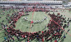 Sincan’da yer gök kırmızı-beyaz oldu