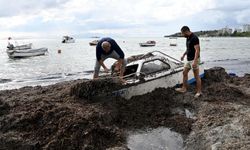 Kuşadası’nda fırtına: Balıkçı tekneleri karaya vurdu