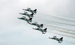 Türk Yıldızları’ndan Edirne’de gösteri uçuşu