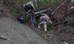 Yol açarken uçuruma yuvarlanan iş makinesinin operatörü öldü