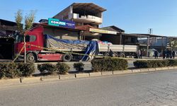 Trafik polisi aracı TIR'a çarptı; 1 şehit, 1 yaralı