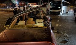 Tur otobüsü ile çarpışan otomobilde 2 kişi öldü, 3 kişi yaralandı