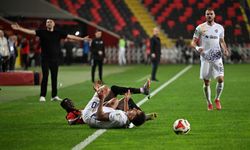 Süper Lig’den yine yine bir ilk: Kavga devam ederken gol geldi