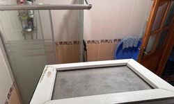 Camı kırıp eve girdi, yaşlı kadının ağzını bantlayıp altınları çaldı