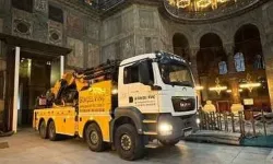 Ayasofya'ya restorasyon çalışmaları için yüksek tonajlı kamyon sokuldu