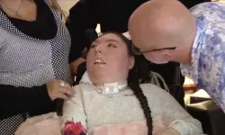 Beyni olmadan dünyaya gelen genç 20 yaşına bastı