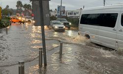 Bodrum'da sağanak; 1 evi su bastı, yollar göle döndü