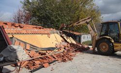 Dünyaca ünlü Karabağlar Yaylası'ndaki 4 kaçak yapının yıkımına başlandı