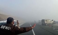 Erzurum ve Kars’ta sis etkili oldu; yolcu otobüsü ile TIR çarpıştı