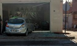 Edirne’de otomobil ekmek fırınına daldı: 4 yaralı