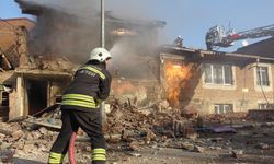 Erzurum'da doğal gaz kaynaklı patlama; 2 katlı binanın bir kısmı çöktü