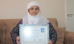 Eşi 'adını bile yazamıyorsun' deyince 88 yaşında okuma yazma öğrendi