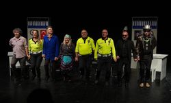 Etimesgut Emekli Tiyatrosu yeni sezonu ‘Söz Mü?’ oyunuyla açtı