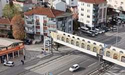 'Evim görünüyor' dedi, üst geçidi yıktırdı