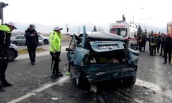 Freni boşalan kamyon zincirleme kazaya neden oldu: 2 yaralı