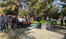 Gıda zehirlenmesi şüphesiyle ölen anne ve iki çocuğun cenazesi defnedildi