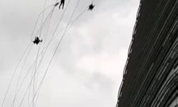 Ümraniye gökdelenin camını silen işçiler fırtınada zor anlar yaşadı