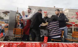 Edirne'de kurtuluş günü nedeniyle dağıtılan kek izdihama neden oldu