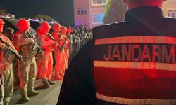 İzmir'de suç örgütü operasyonunda gözaltına alınan 23 şüpheli adliyede