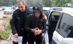 Komşusunun kapısına elektrikli düzenek kuran kişi , ‘İnsan hemen ölmez’ diye kendini savundu