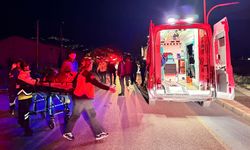 Kaza yapan motosikletin sürücüsünün dişlerini telefon ışığıyla aradılar