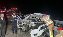 Manisa'da otomobil kamyona arkadan çarptı: 1 ölü, 2 yaralı