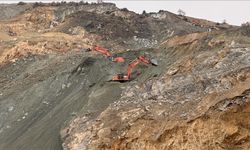 Sivas'ta maden ocağında göçük altında kalan şantiye müdürünü arama çalışmaları sürüyor