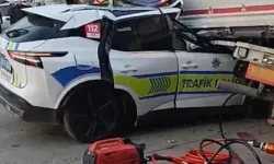 Trafik polisi aracı TIR'a çarptı; 1 şehit, 1 yaralı