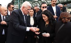 Dervişoğlu, Atatürk için lokma dağıttı: 'Doğru anlaşılmasına kimse mani olamayacak'