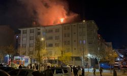 Nevşehir’de 4 katlı binanın çatısında yangın