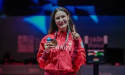 Milli eskrimci Nisanur Erbil altın madalya kazandı