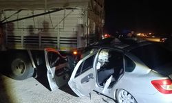Adana Kozan'da otomobil, kamyona arkadan çarptı: 2 yaralı