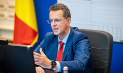 Öz geçmişindeki eğitim bilgileri doğru olmayan bakan istifa etti