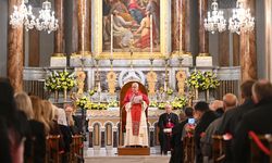 Papa 14. Leo, Saint Esprit Katedrali'ni ziyaret etti