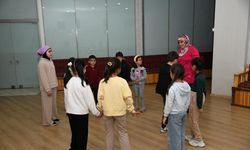 Pursaklar Belediyesi’nden çocuklara drama ve akıl oyunları kursu