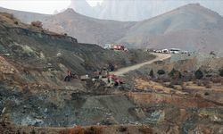 Sivas'ta demir madeni ocağında göçük altında kalan işçiyi arama çalışmaları yeniden başladı