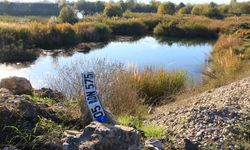 Ehliyetsiz sürücü otomobille gölete düştü!