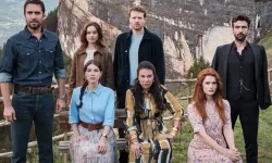 Taşacak Bu Deniz'in yıldız oyuncusu çocukluk aşkıyla sevgili oldu! Dudak dudağa poz