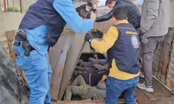 TIR'ın dorsesindeki gizli bölgede 20 kaçak göçmen yakalandı