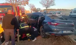 Mardin'de otomobil, TIR'a arkadan çarptı: 1 ölü, 2 yaralı