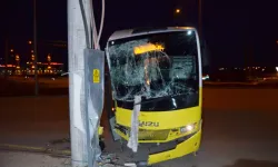 Kırmızı ışık ihlali yapan TIR, halk otobüsüne çarptı: 2 yaralı