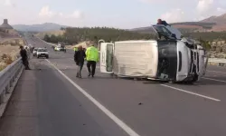 Kilis’te hafif ticari araç ile otomobil çarpıştı:3 yaralı